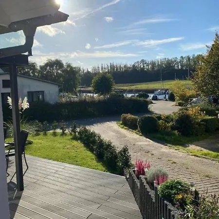 Ferienhaus Am Yachthafen 1 *